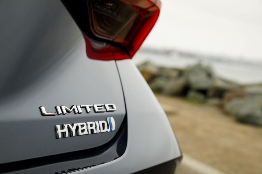 Детали экстерьера Toyota Avalon Hybrid Limited 2018 года  (фото 22 из 34)